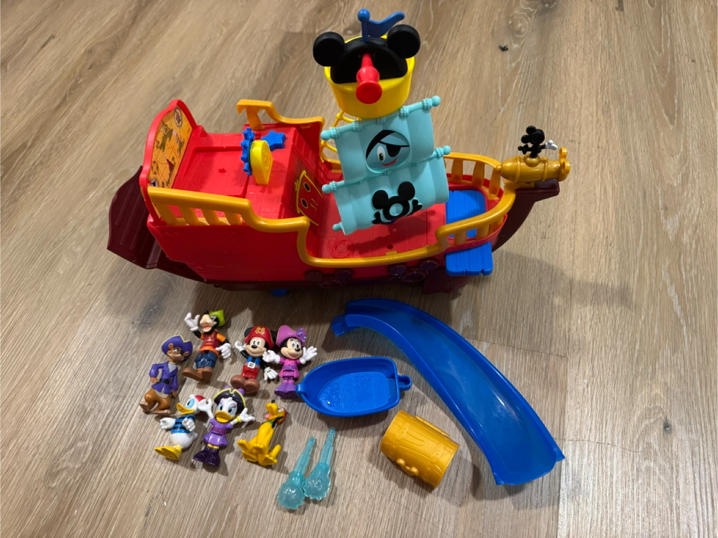 Disney Mickey Funhouse Treasure Adventure Pirate Ship Playset