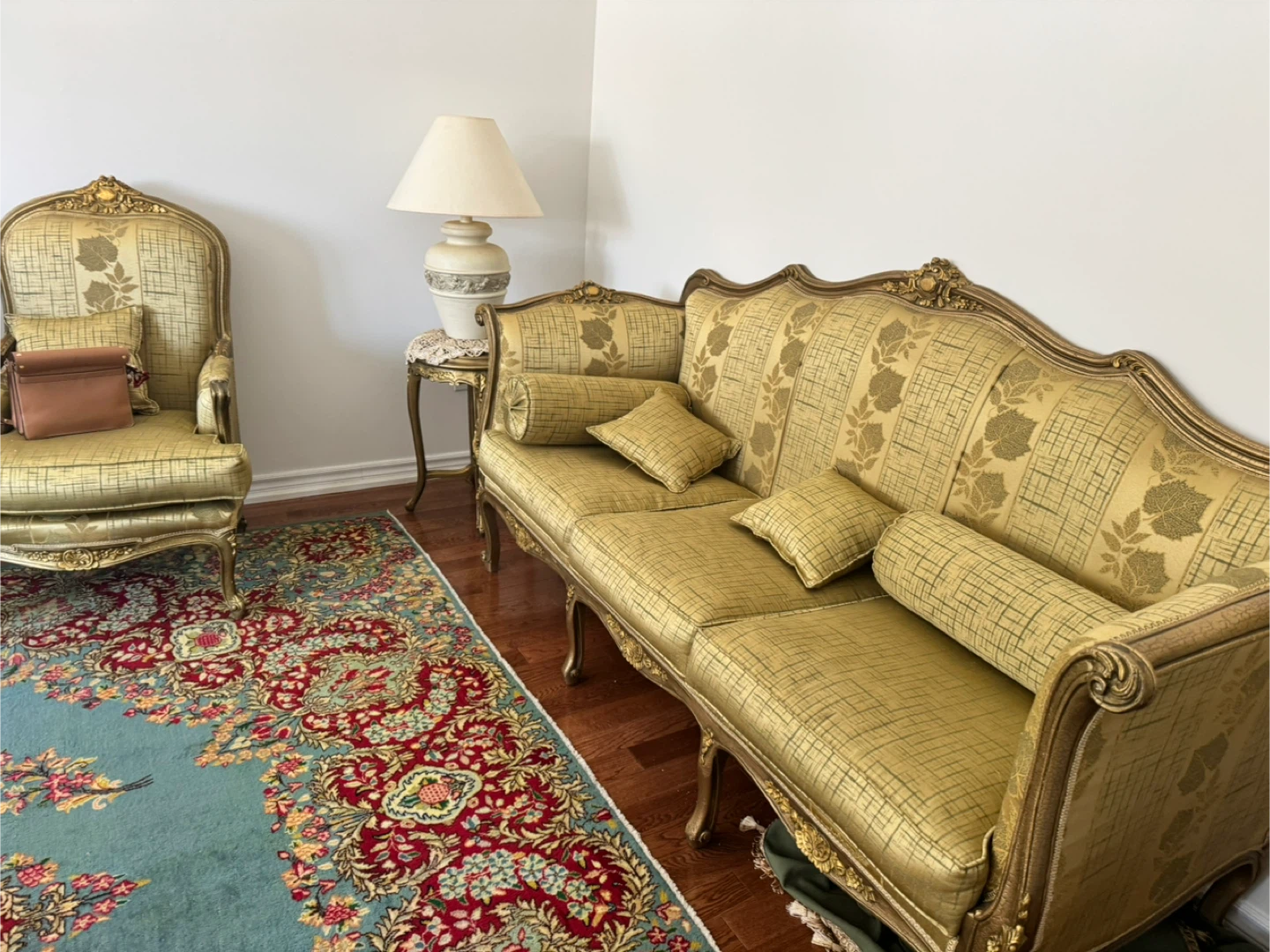 Vintage Sofa and 2 Armchairs center and side tables  7 pieces - photo 2