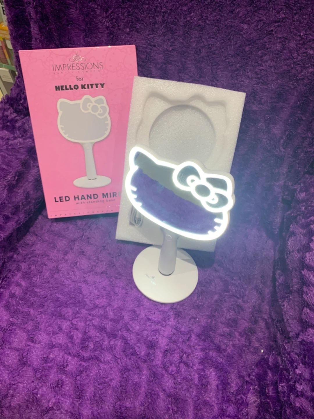 Impressions for Hello Kitty LED Hand Mirror with Standing Base - photo 2