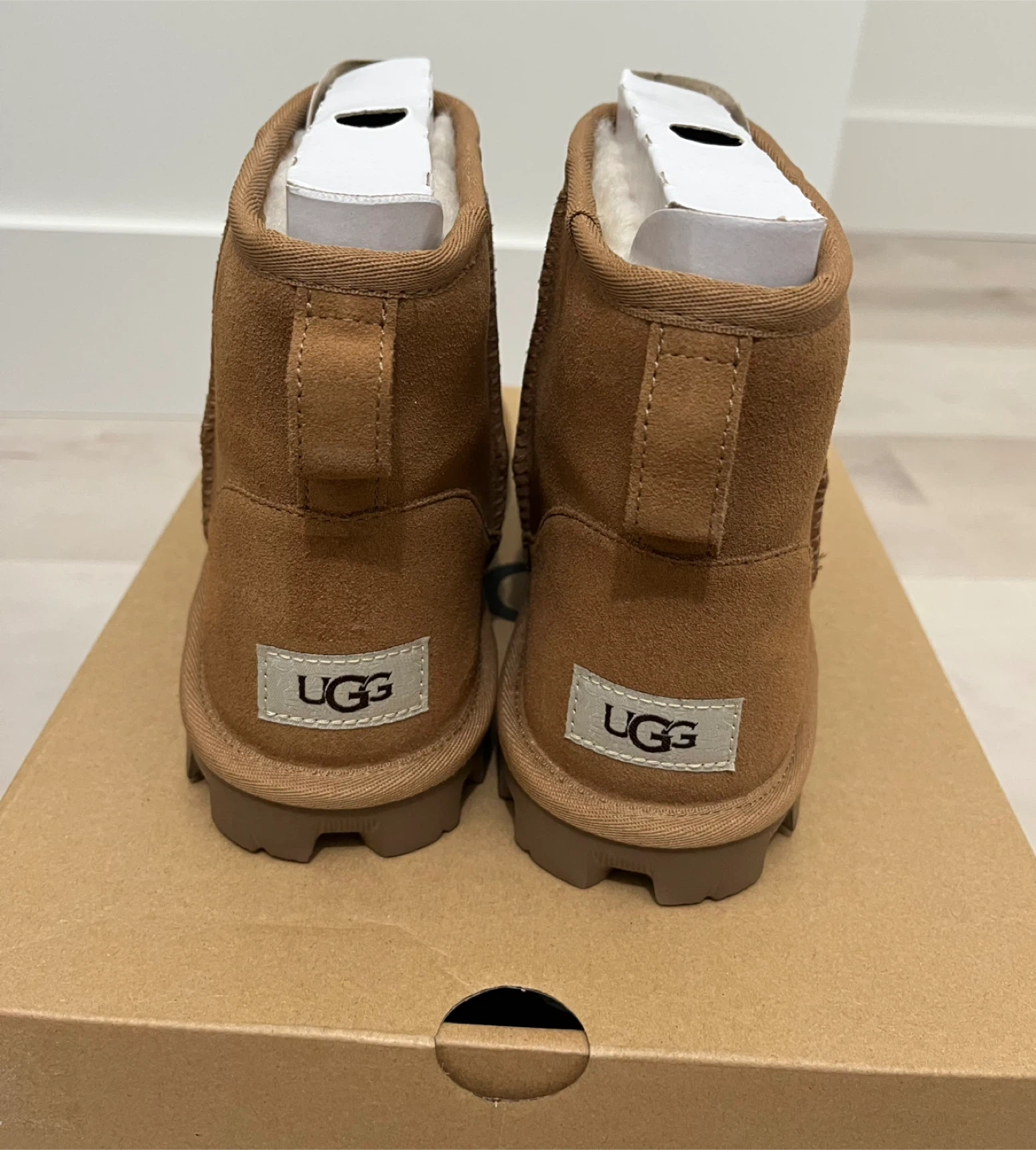 New Ugg Size 6 - photo 2