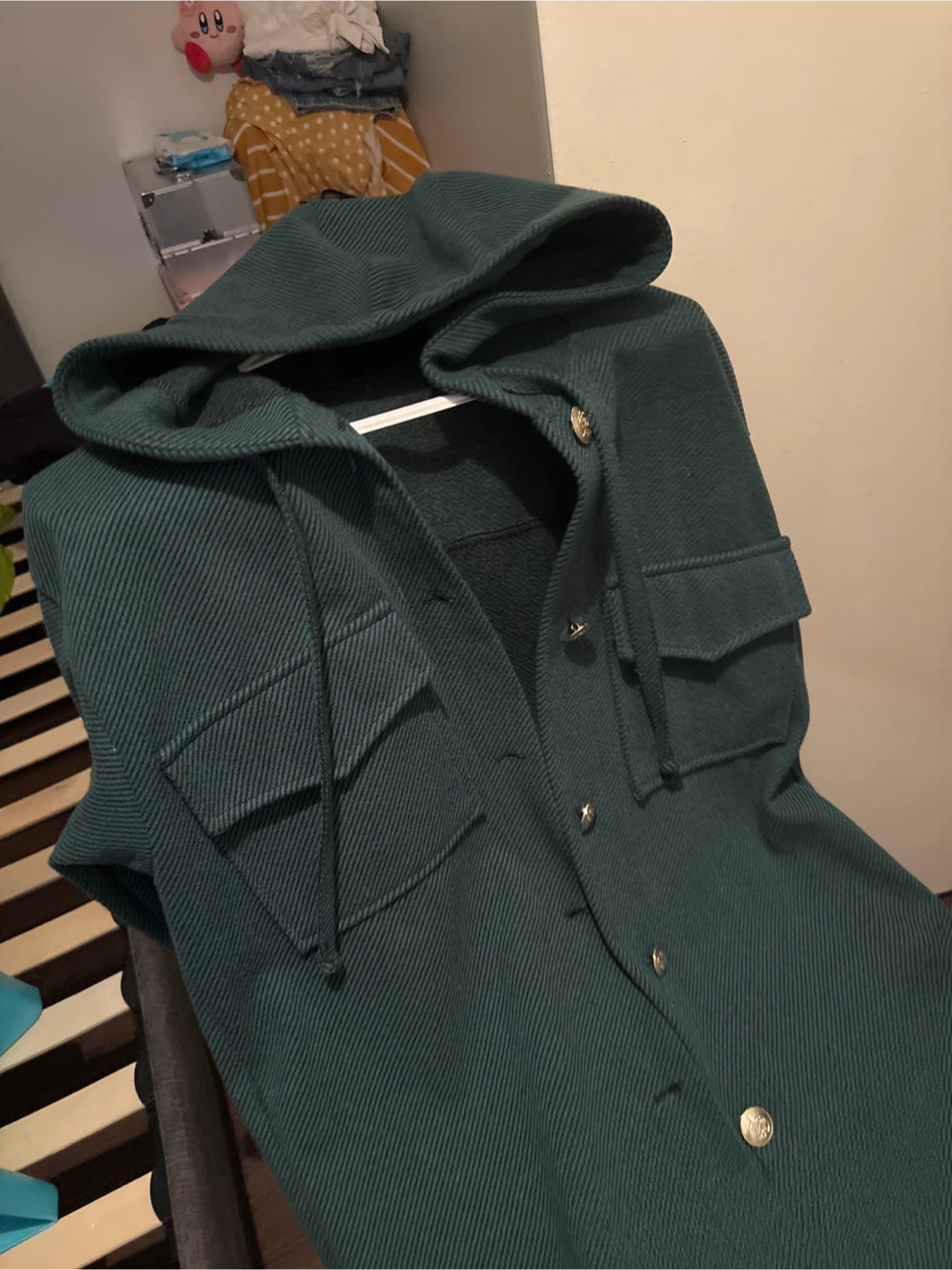 Green hooded jacket with button closure - photo 3