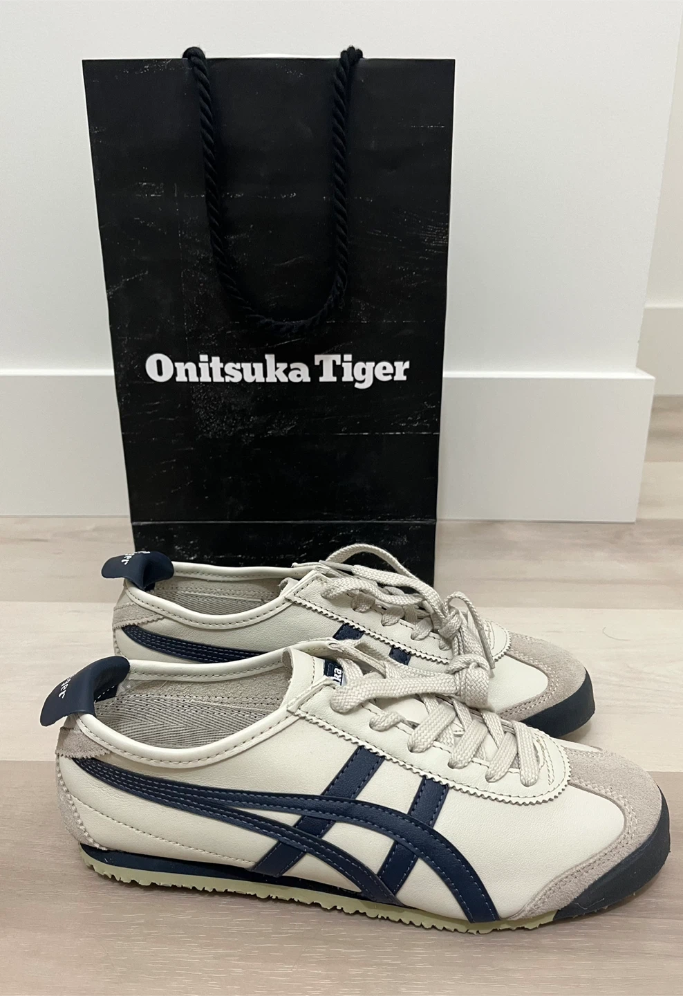 New Onitsuka Tiger Mexico 66- Size 7 (24cm)