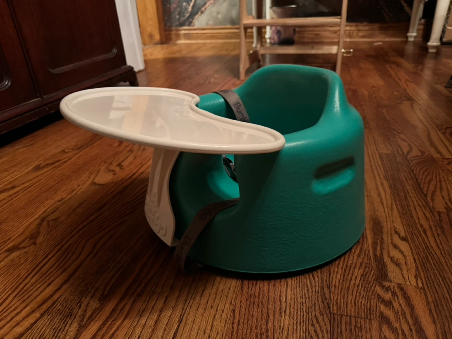Bumbo with tray