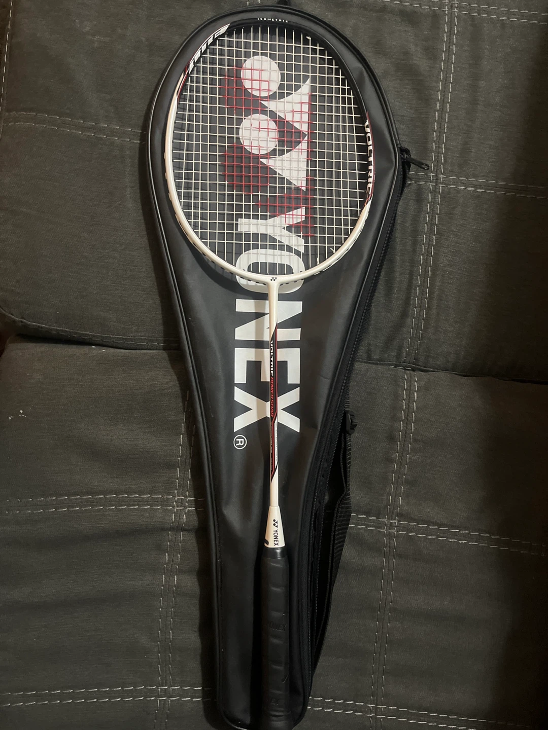 White/black badminton racket - photo 2