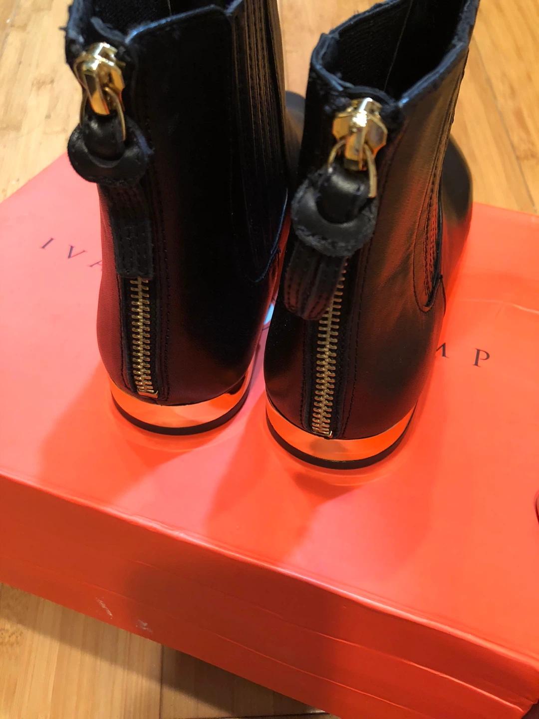 MEW! IVANKA TRUMP Black Leather ankle boots - photo 3