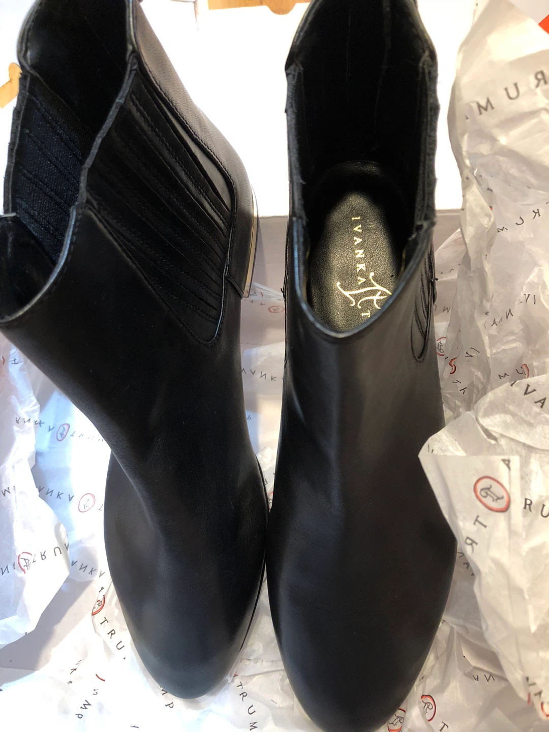 MEW! IVANKA TRUMP Black Leather ankle boots - photo 5