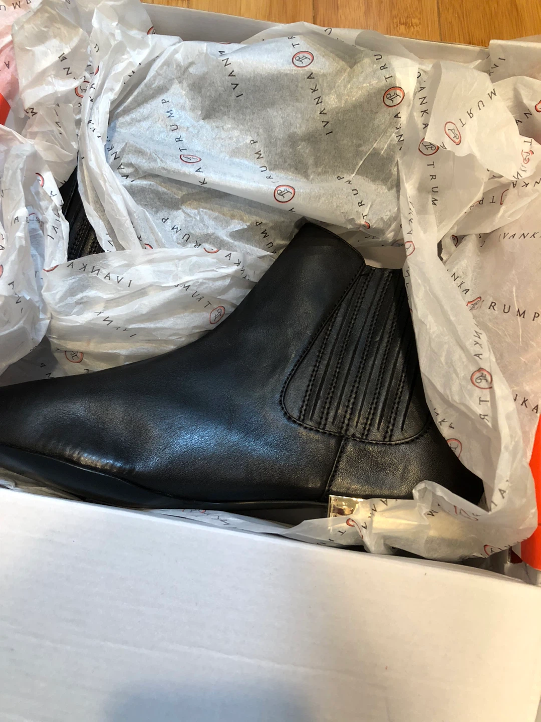 MEW! IVANKA TRUMP Black Leather ankle boots - photo 4