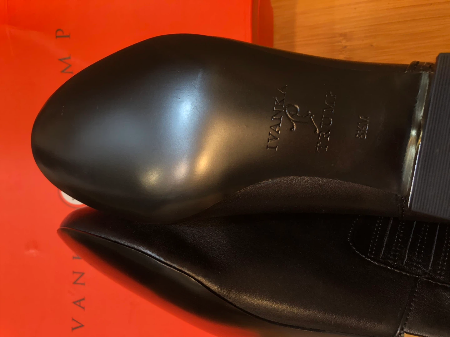 MEW! IVANKA TRUMP Black Leather ankle boots - photo 2