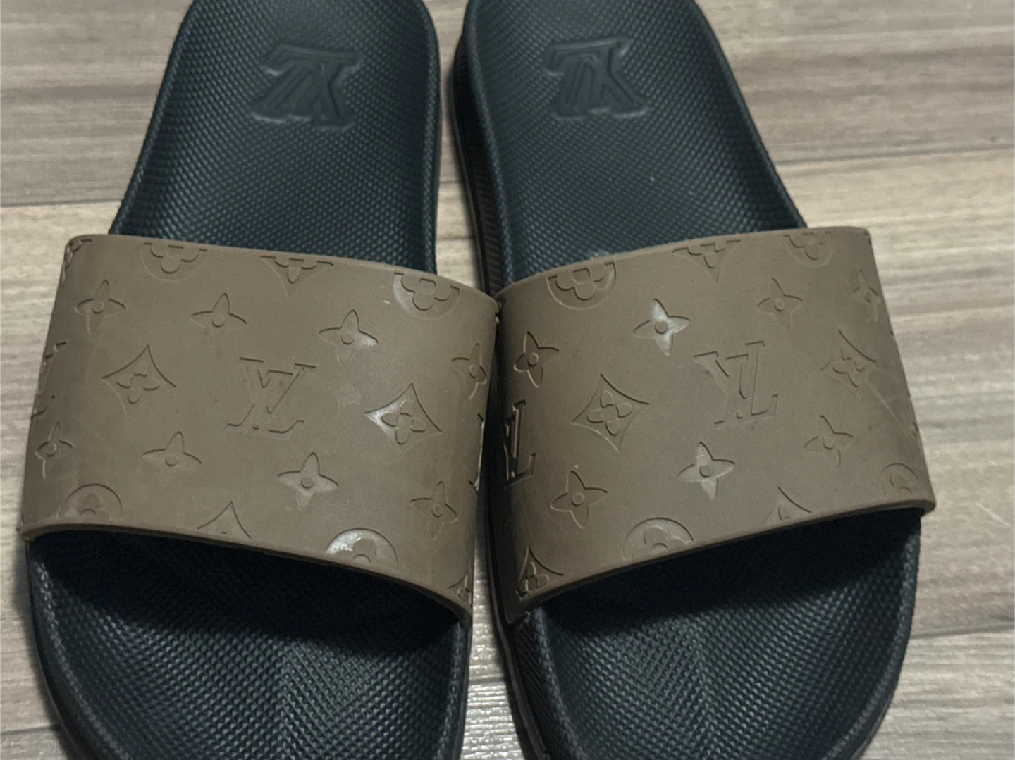 Louis Vuitton Monogram Slides - photo 2