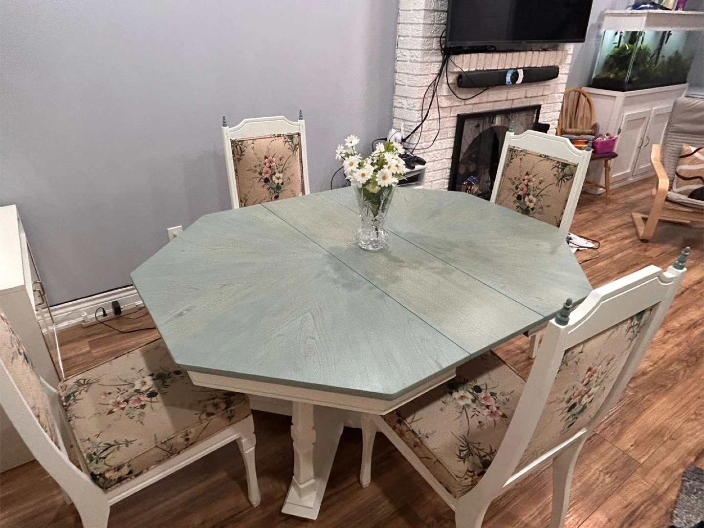 Charming Vintage-Style Dining Table - photo 3