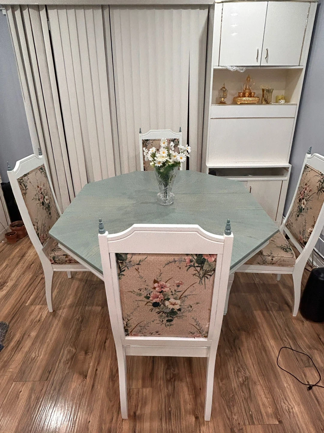 Charming Vintage-Style Dining Table - photo 2