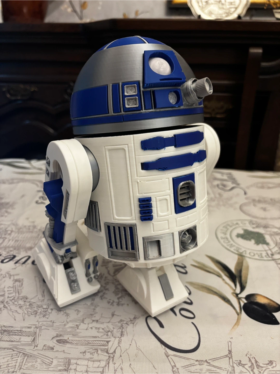 Mini Star Wars remote control R2D2
