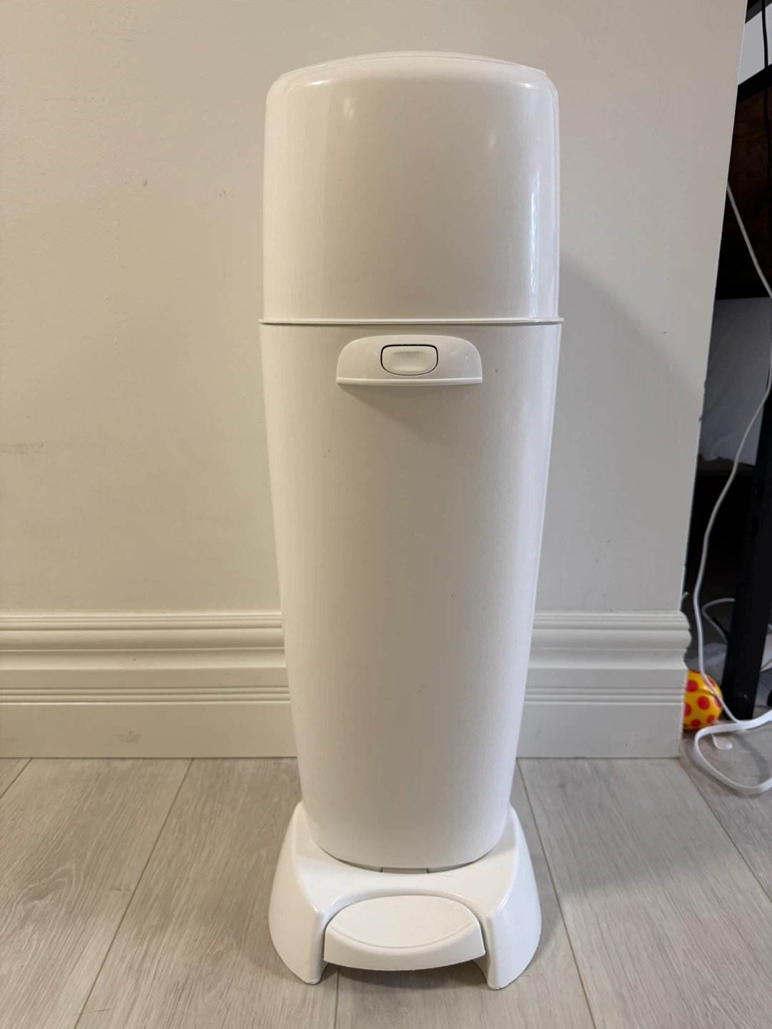 Diaper Genie with 1 set of diaper pail refill