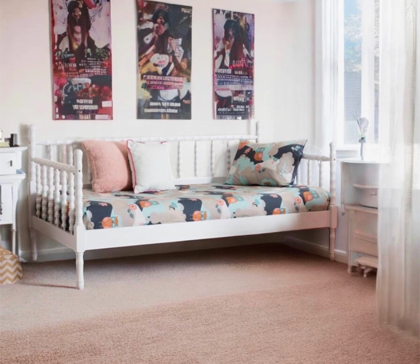 New White Wood Spindle Platform Daybed - Twin Size