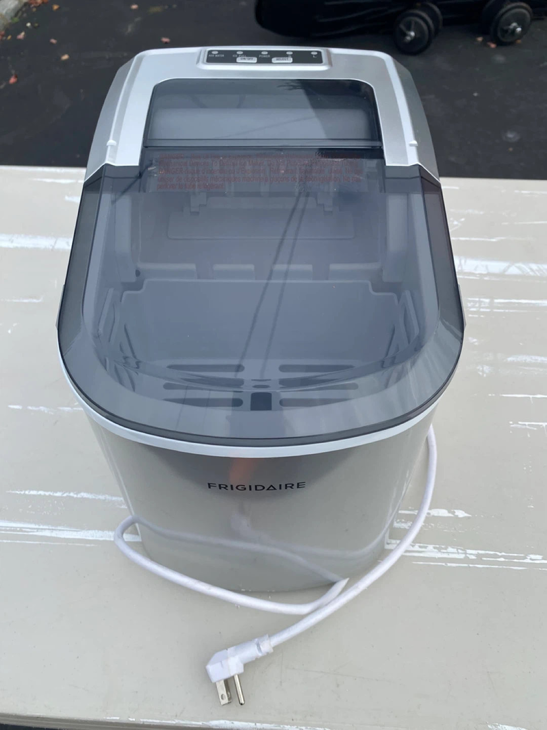 Frigidaire Ice Maker Machine