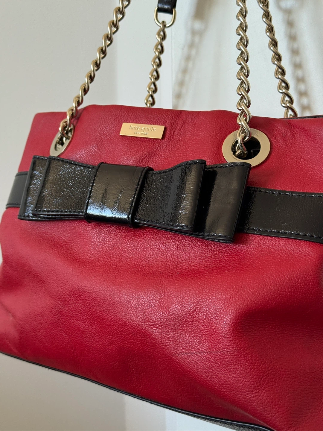 Kate Spade Red Leather Tote Bag with Black Bow and Chain Straps - photo 4