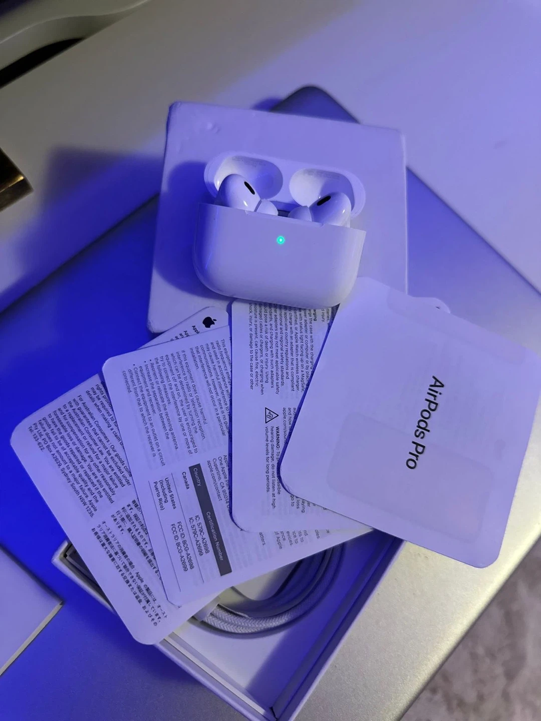 Apple AirPods Pro (2nd generation) with Charging Case - photo 2