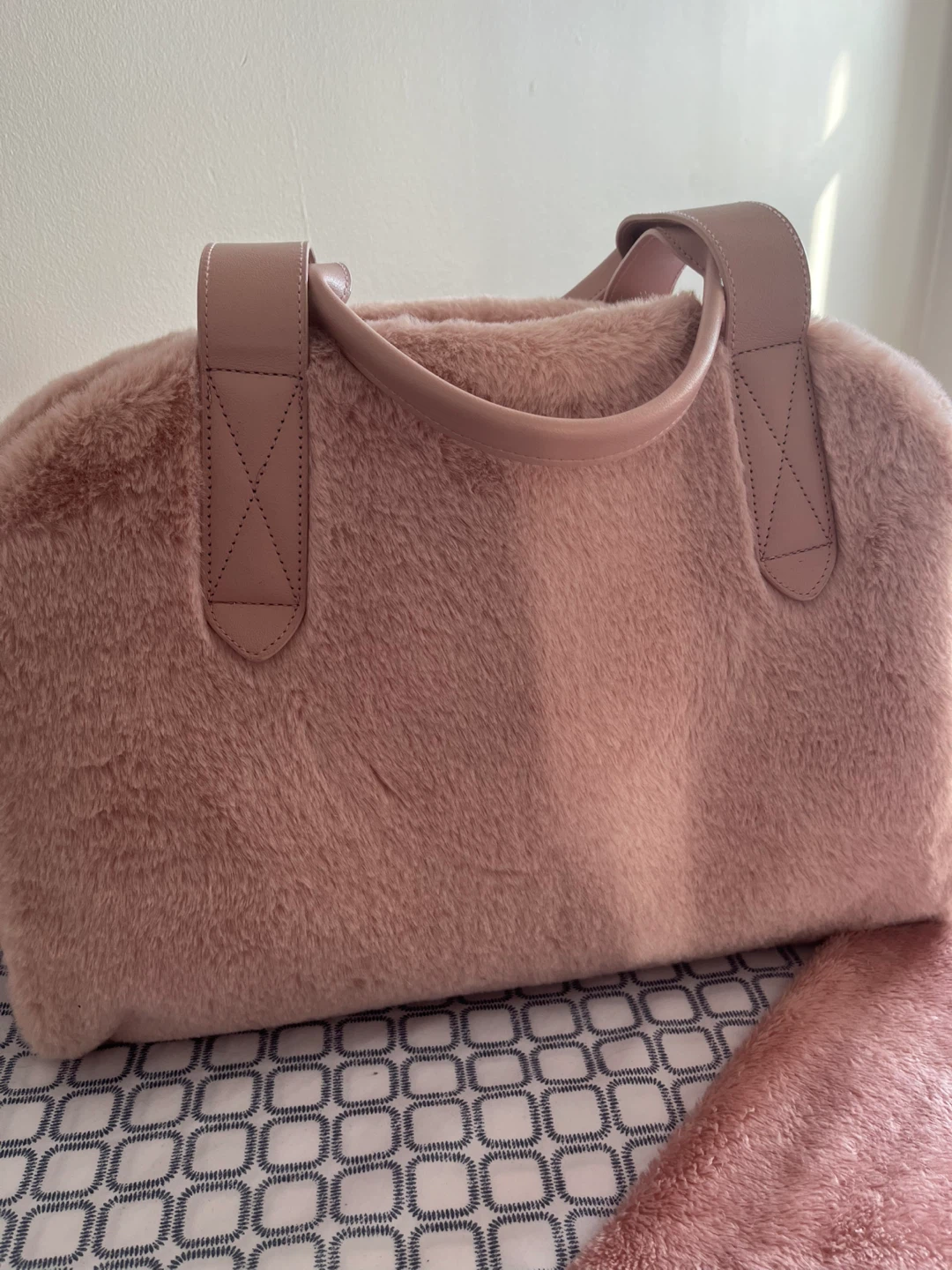 Juicy Couture Pink Faux Fur Duffle Bag with Matching Pouch - photo 5