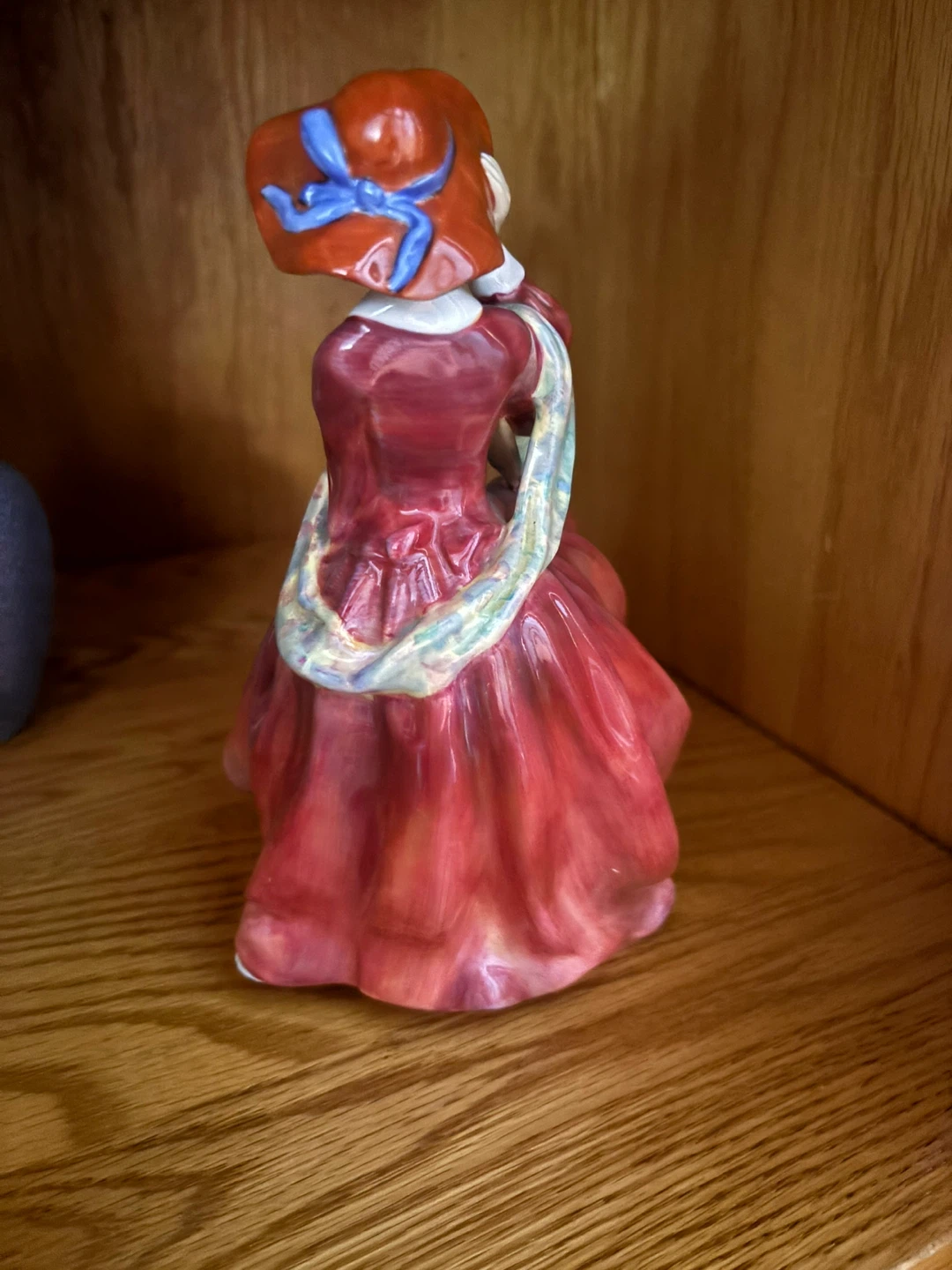 Royal Doulton HN1934 Figurine - photo 2