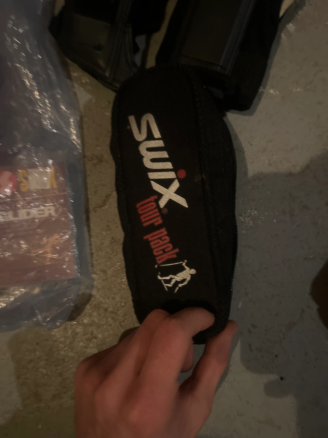 Swix Tour Pack Ski Wax Kit with elbow and knee pads - photo 2
