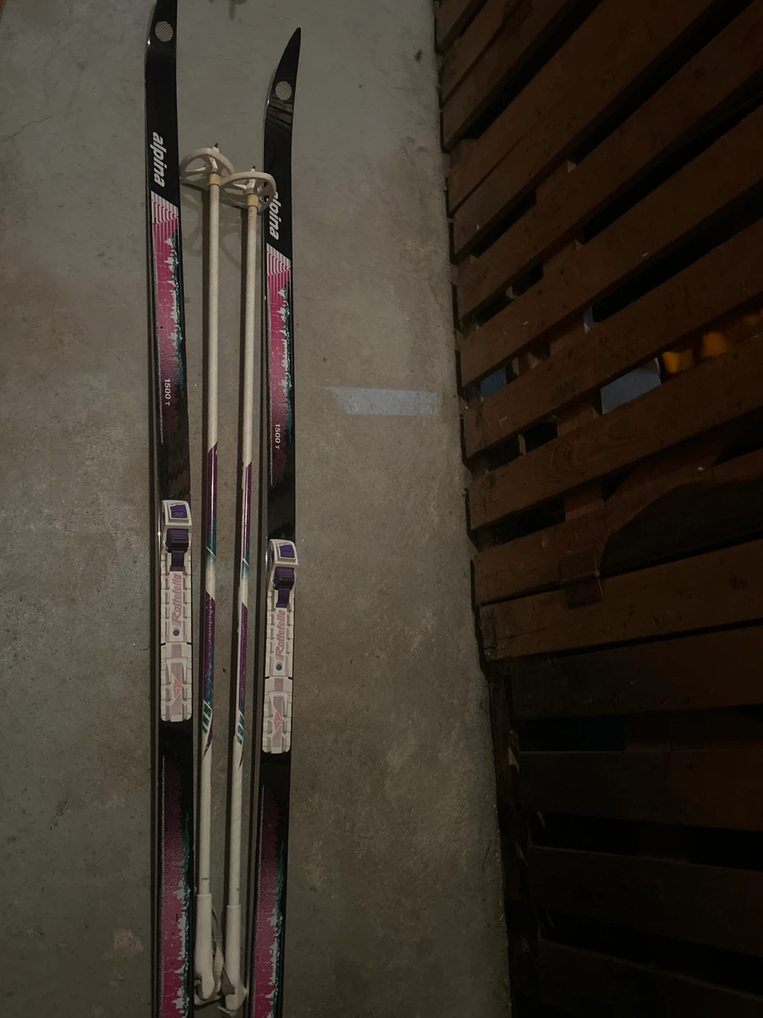 Alpina Cross-Country Skis with Fischer Boots and Bag - photo 2