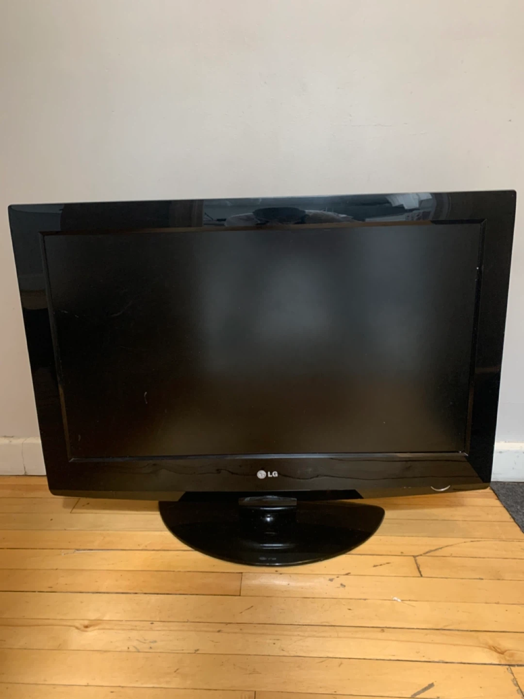 LG Black Flat Screen TV