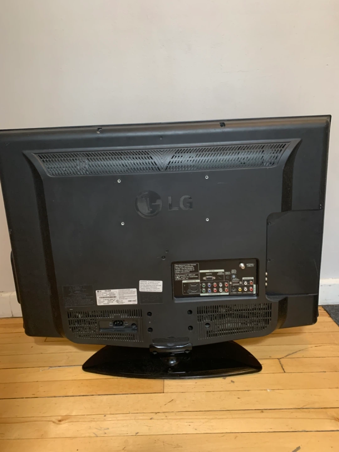 LG Black Flat Screen TV - photo 2