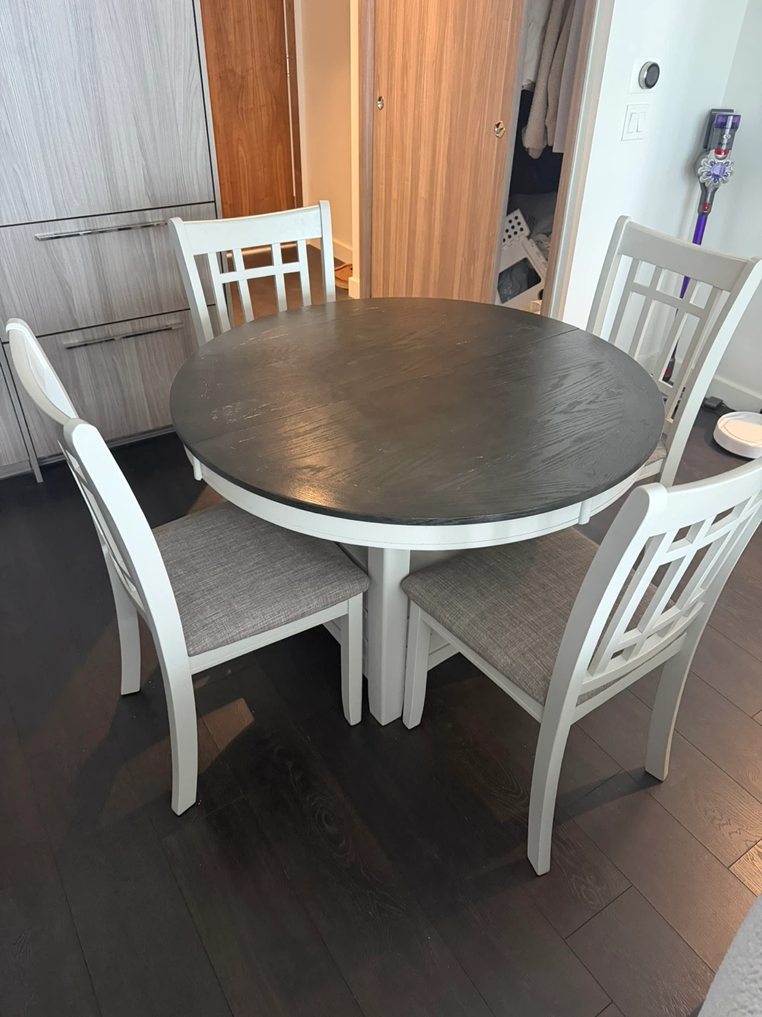 Round Dining Table Set with 4 Chairs