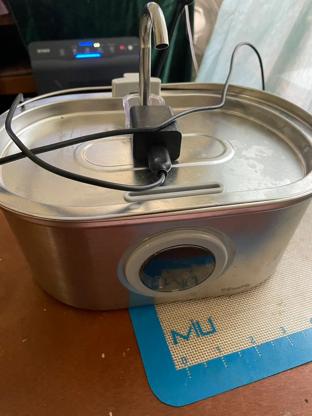 Water fountain for cats