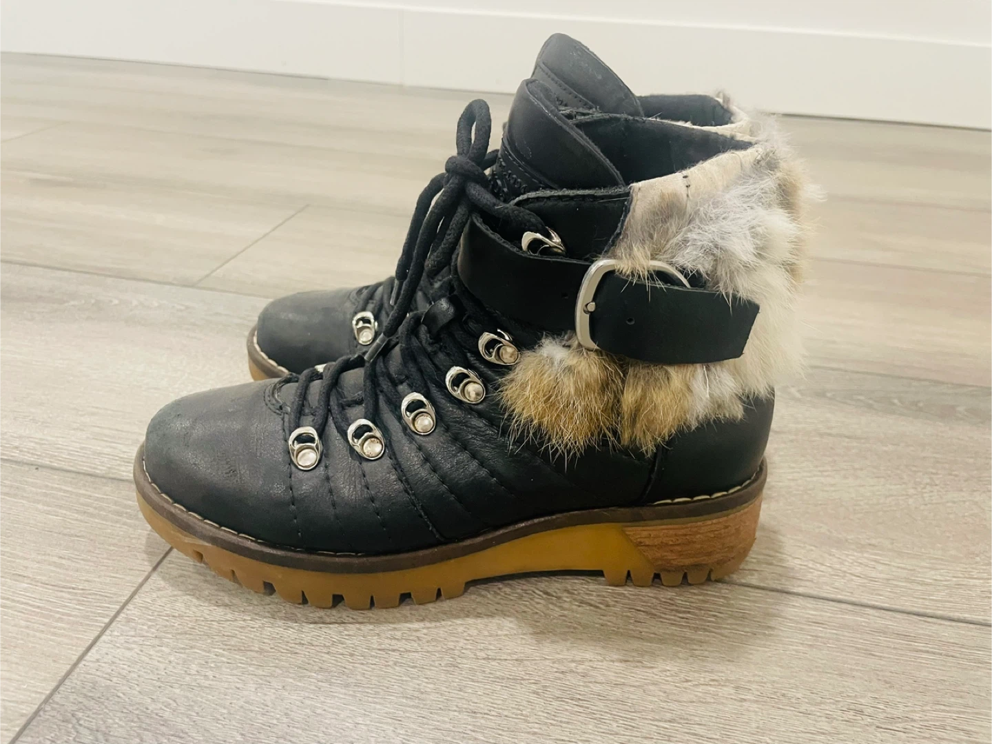 Rugged Black Leather Fur Trimmed Boots - Size 36 - photo 2