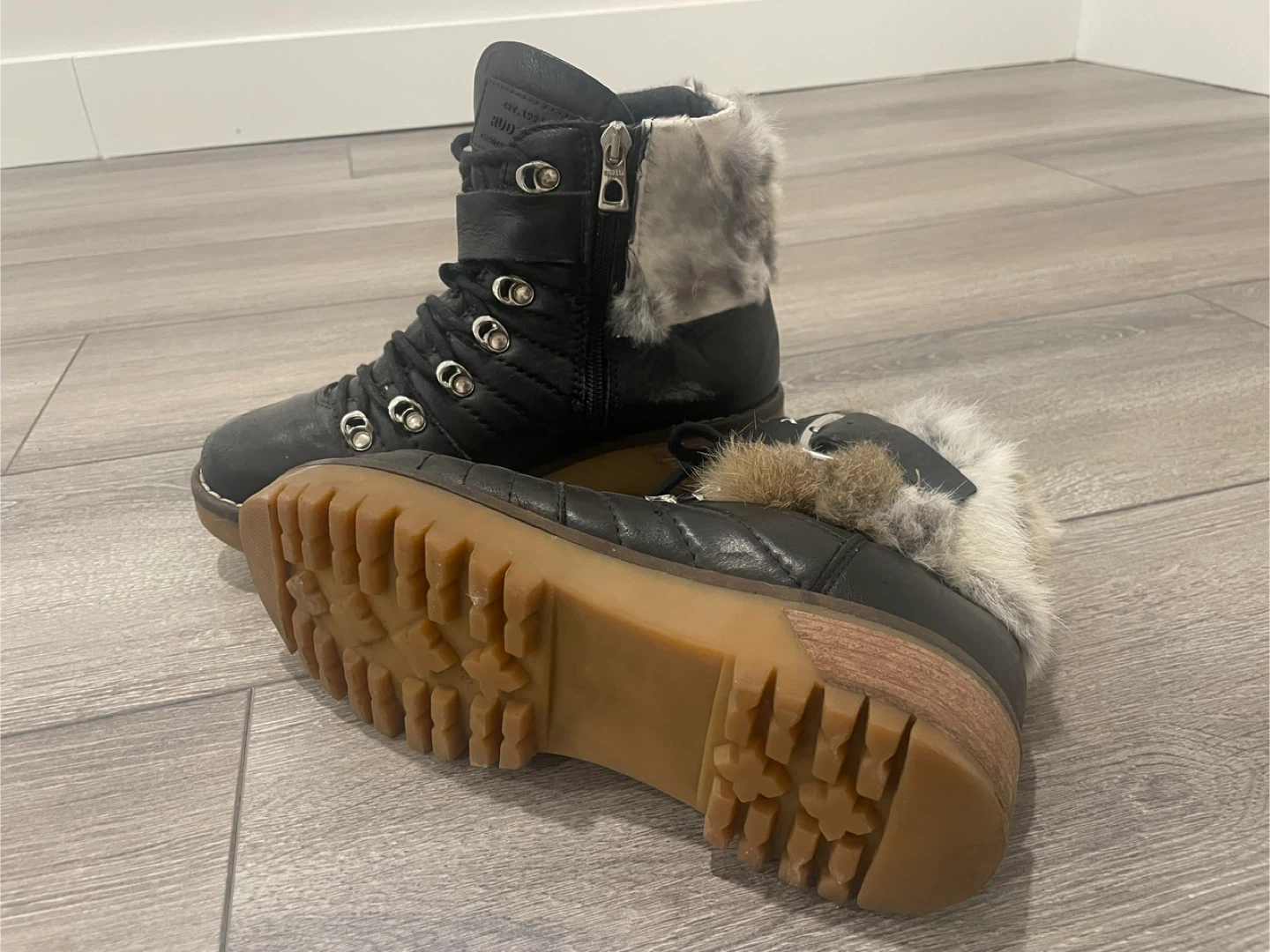 Rugged Black Leather Fur Trimmed Boots - Size 36 - photo 3