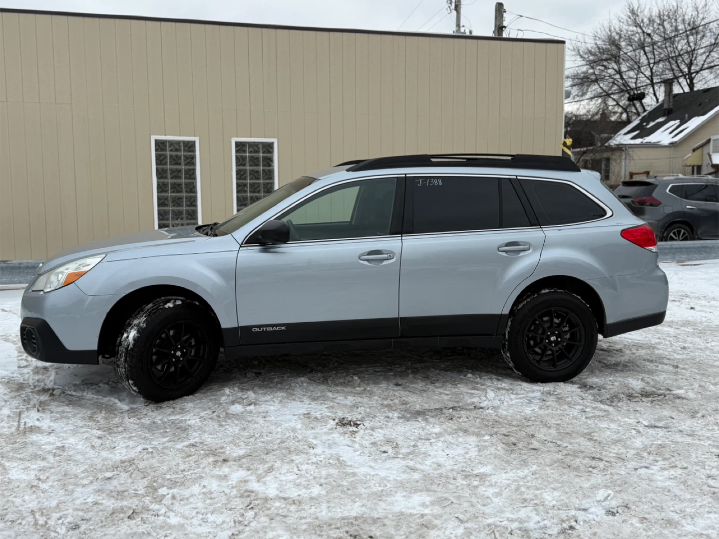 2013 Subaru Outback 2.5i Premium Silver - photo 2