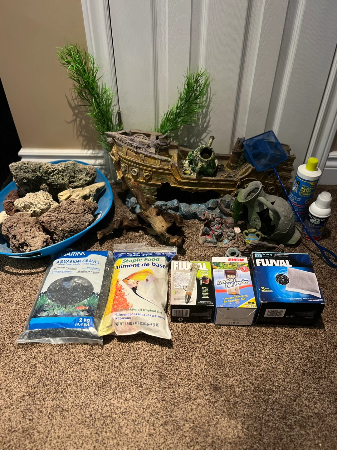 55 Gallon Aquarium with Stand and lots of accessories - photo 2