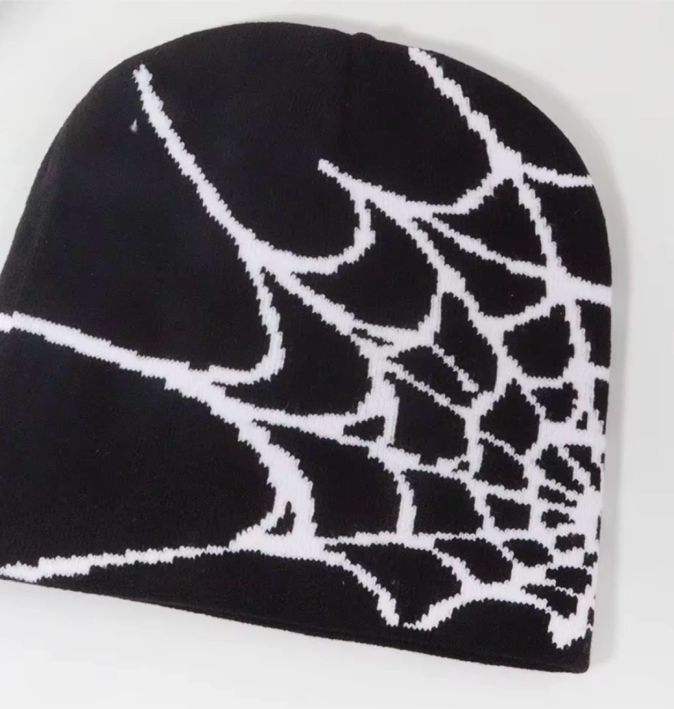 Spider Web Knit Beanie Hat - Red/Black