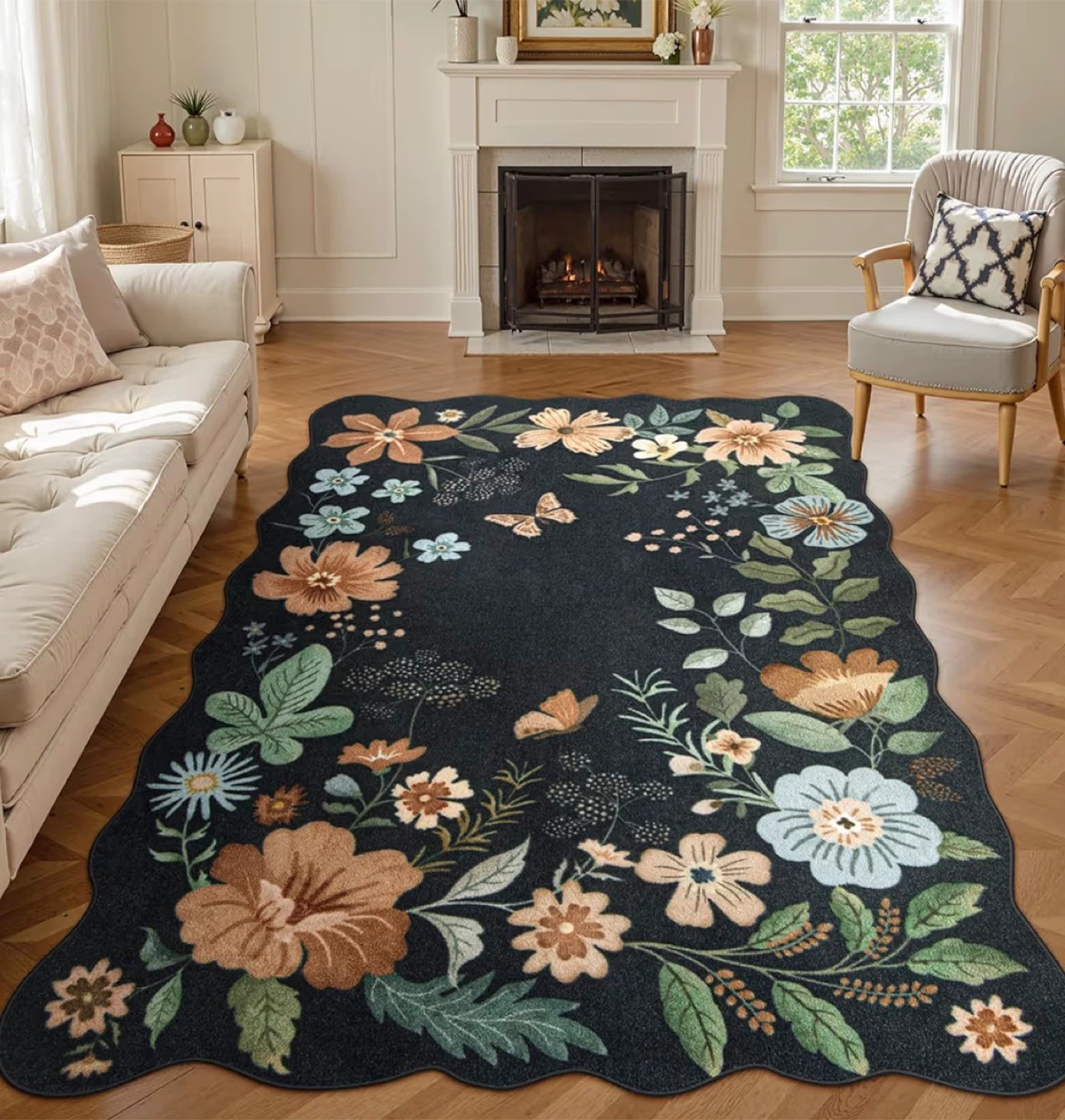 Floral Accent Rug with Scalloped Edges