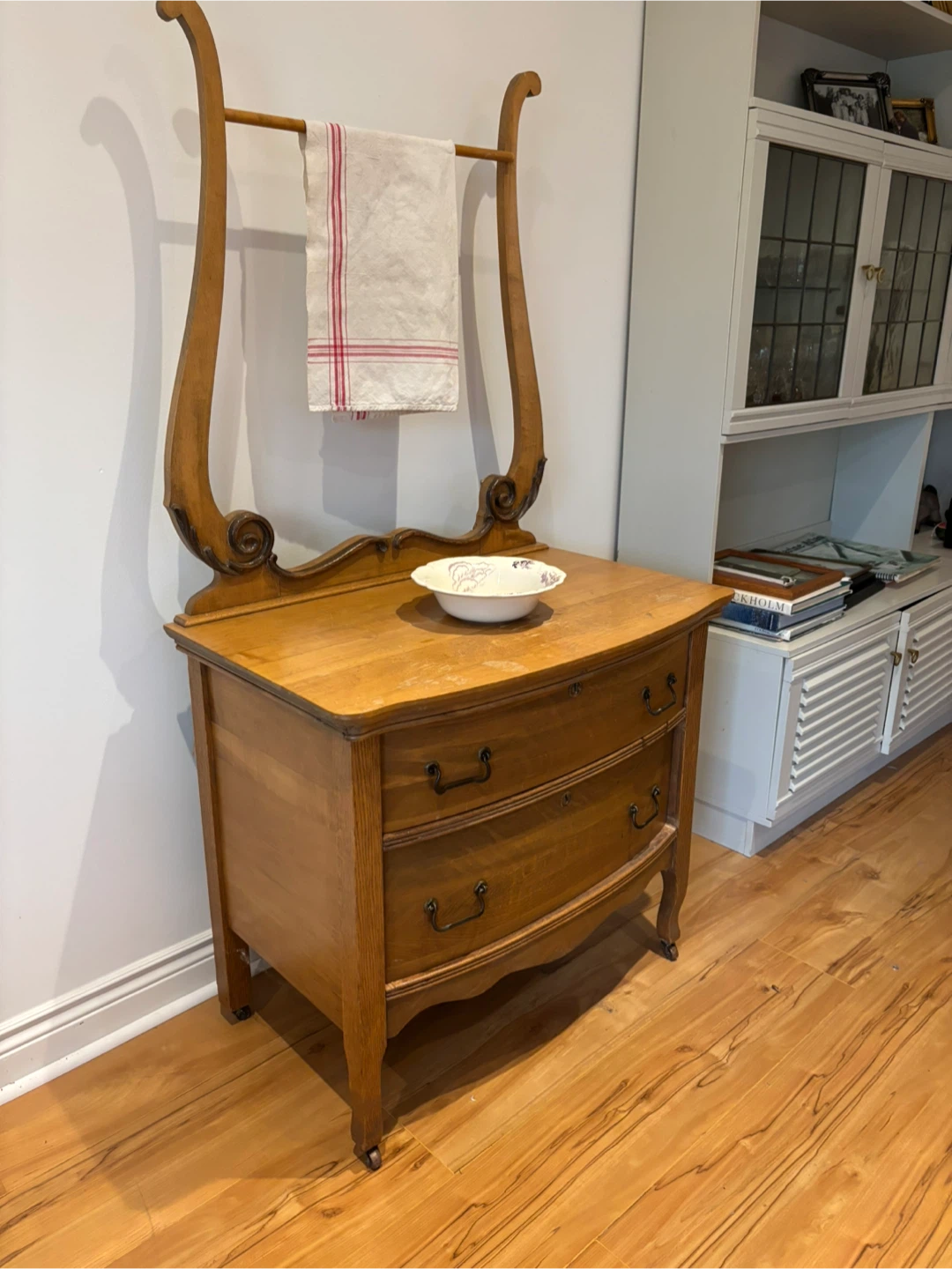 Vintage oak dresser/washstand with wooden casters - photo 2