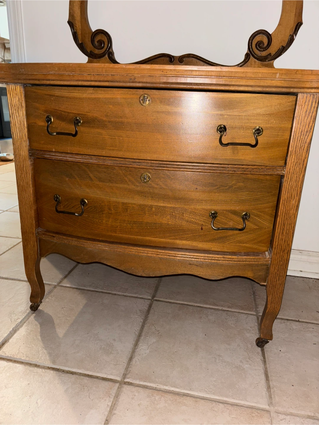 Vintage oak dresser/washstand with wooden casters - photo 4