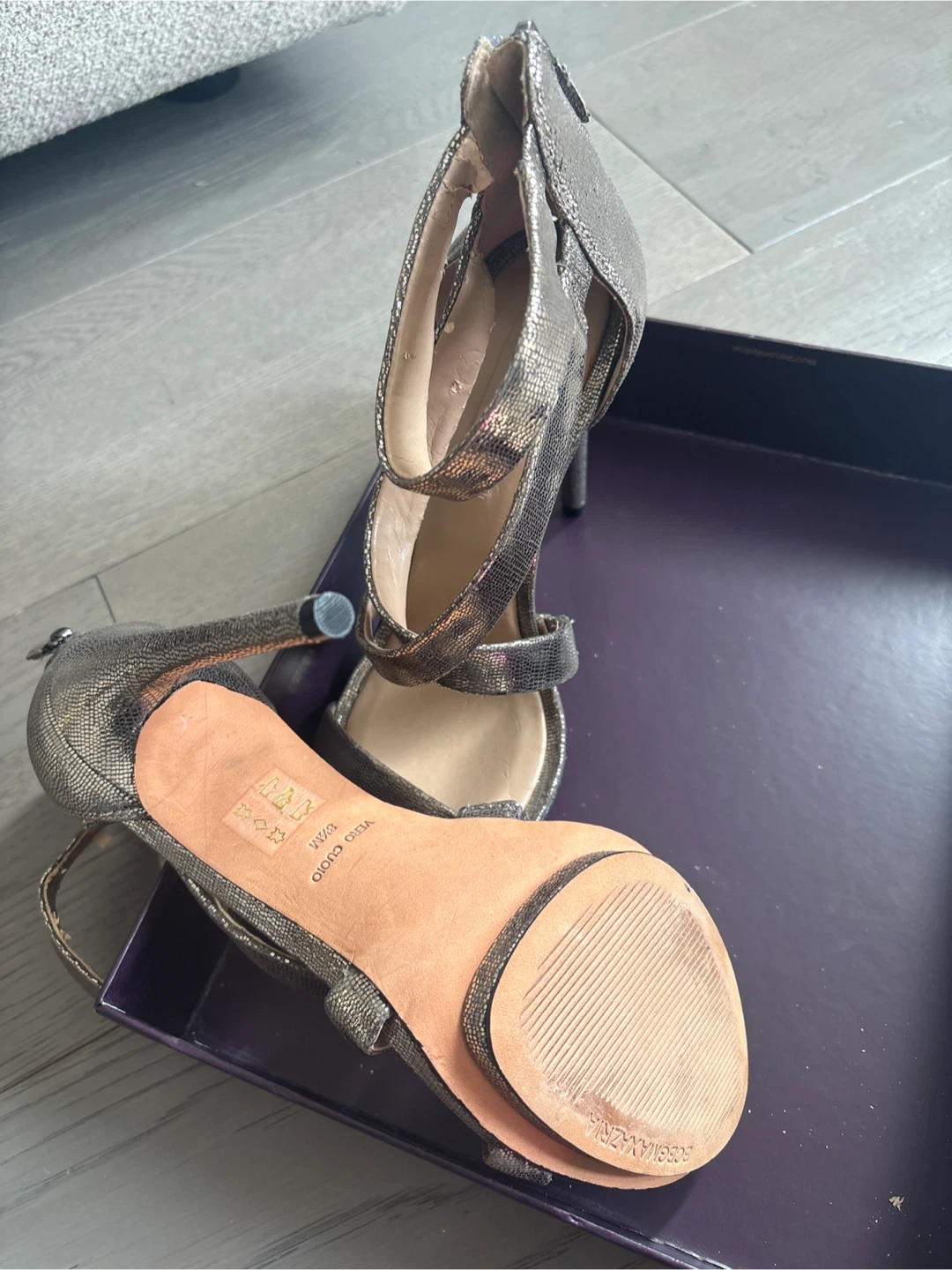 Gold shoes - photo 3