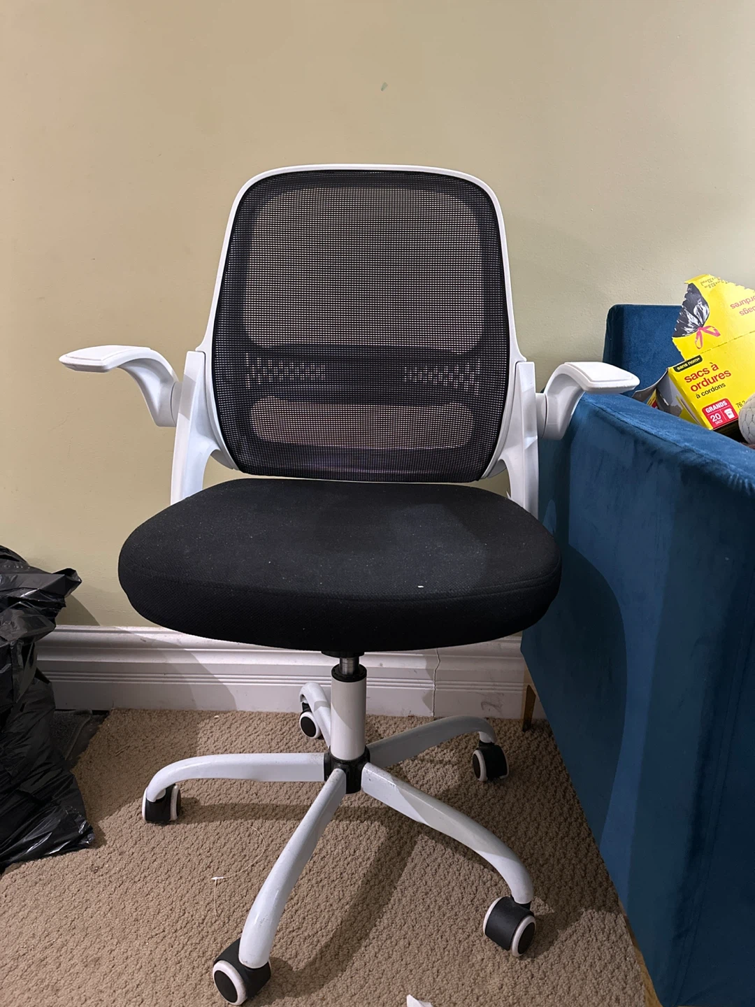 Ergonomics White and Black Mesh Office Chair - photo 2