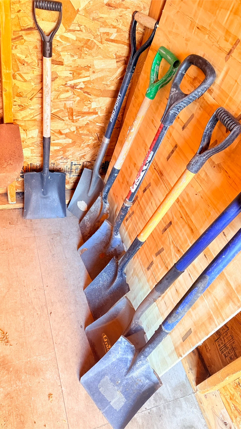 Assorted Garden Shovels - photo 2