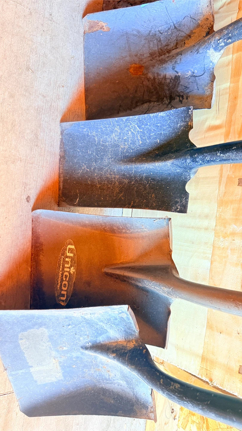 Assorted Garden Shovels - photo 3