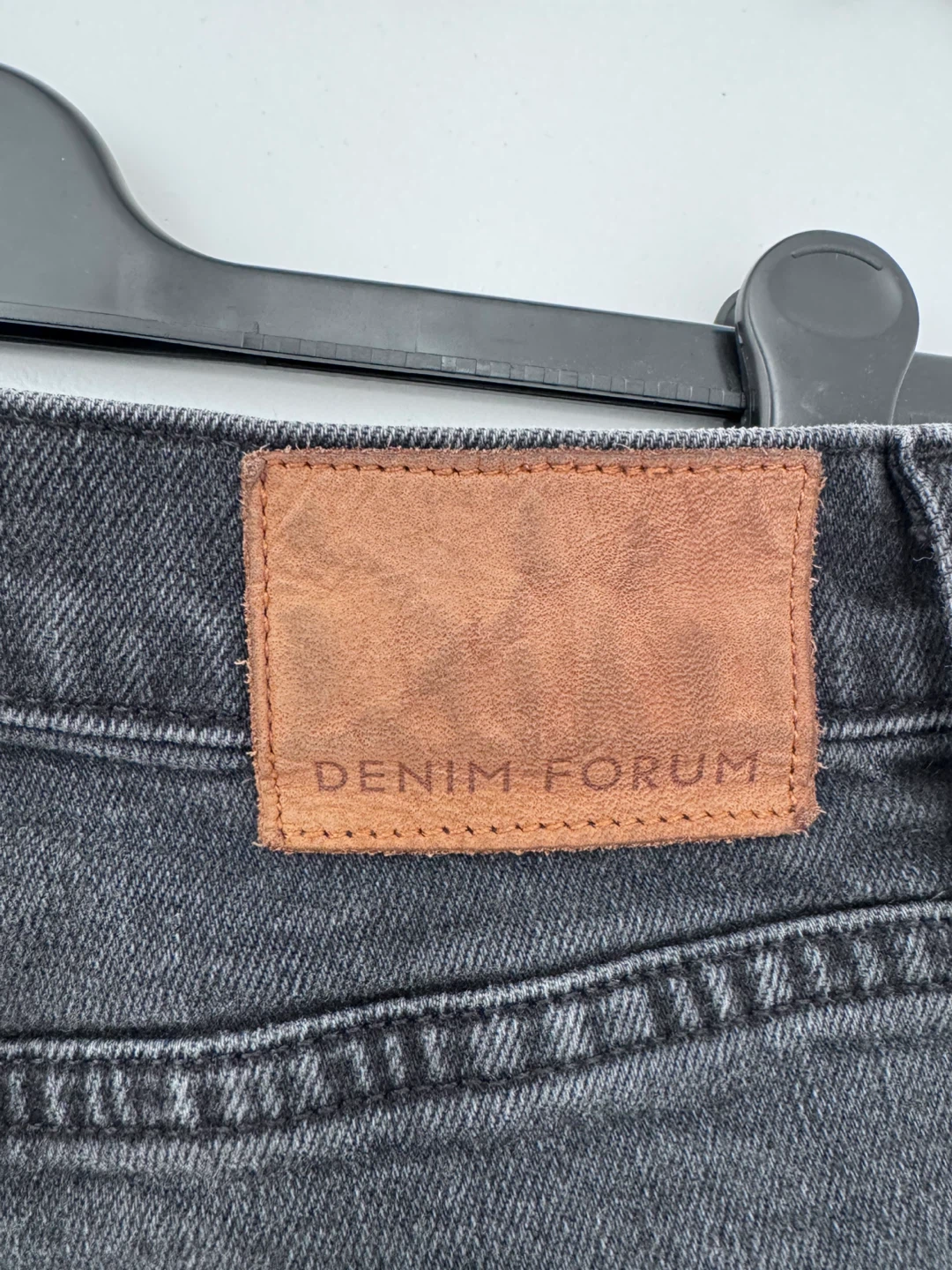 DENIM FORUM The Yoko High Rise Slim Jeans Size 28L - photo 4