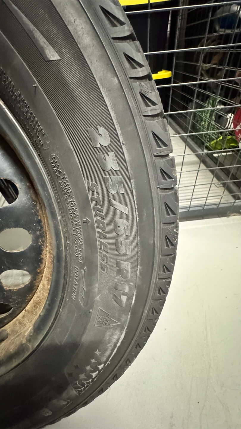 Michelin Winter Tire 235/65R17 - photo 2