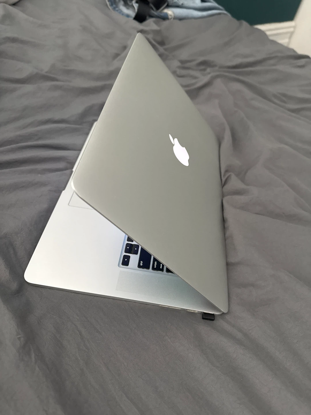 Apple MacBook Pro 15-inch - photo 3
