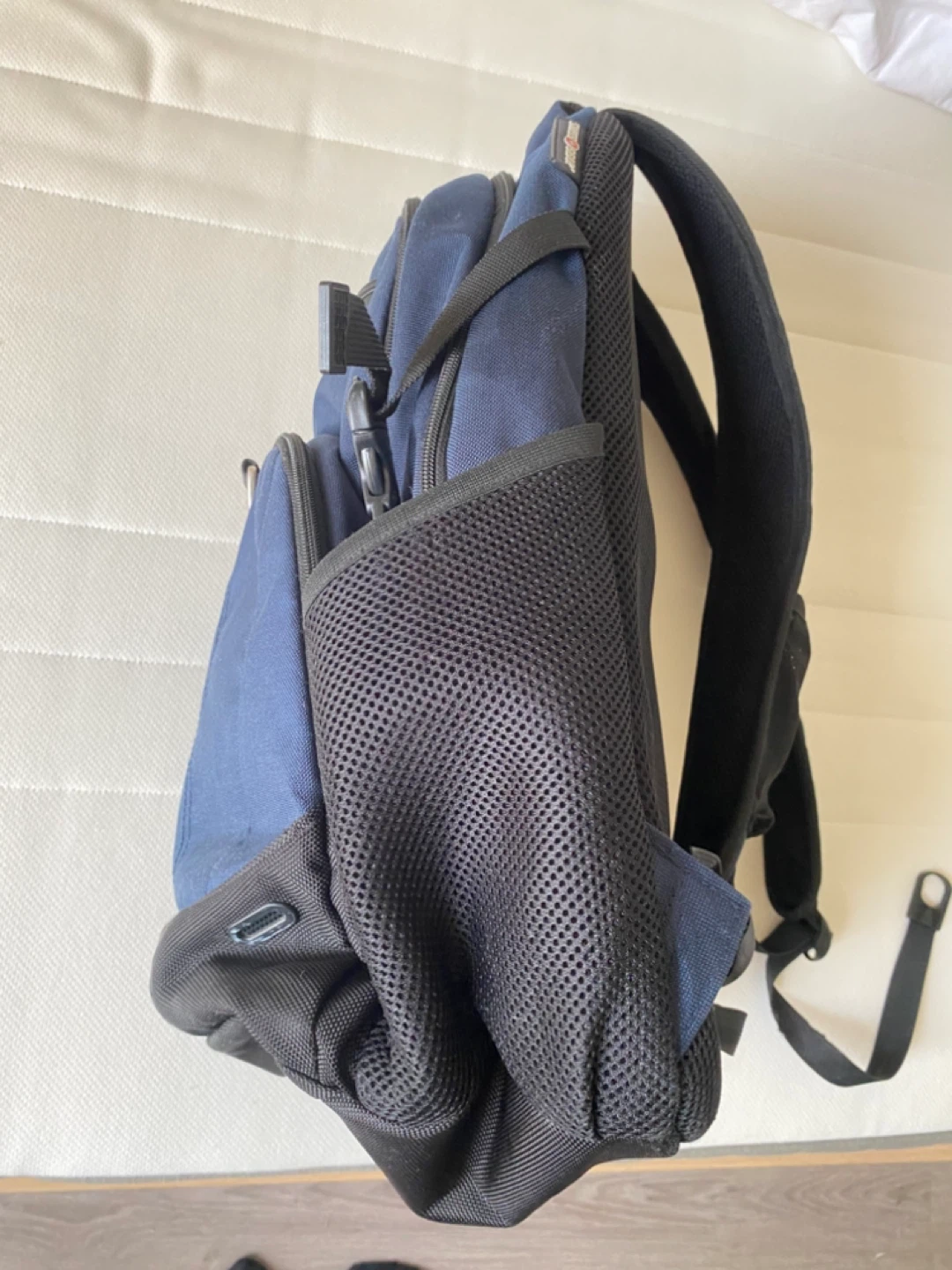 Swiss Gear Navy Blue Backpack - photo 4
