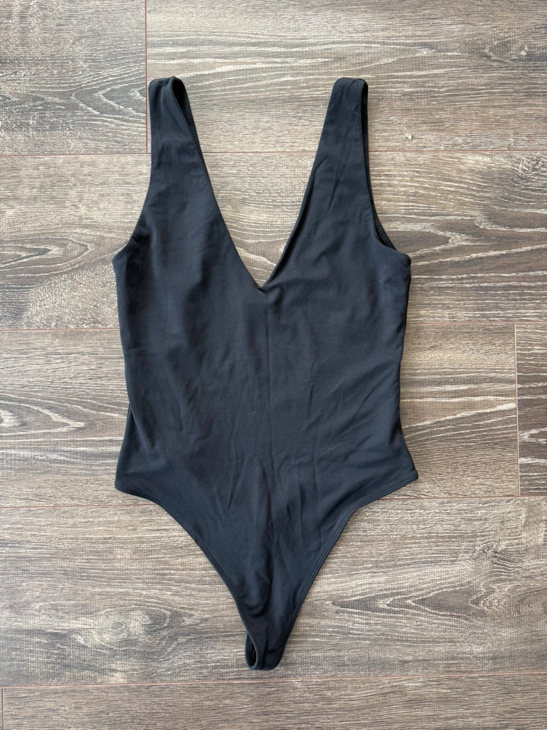 Aritzia Babaton Black V-Neck Bodysuit size medium