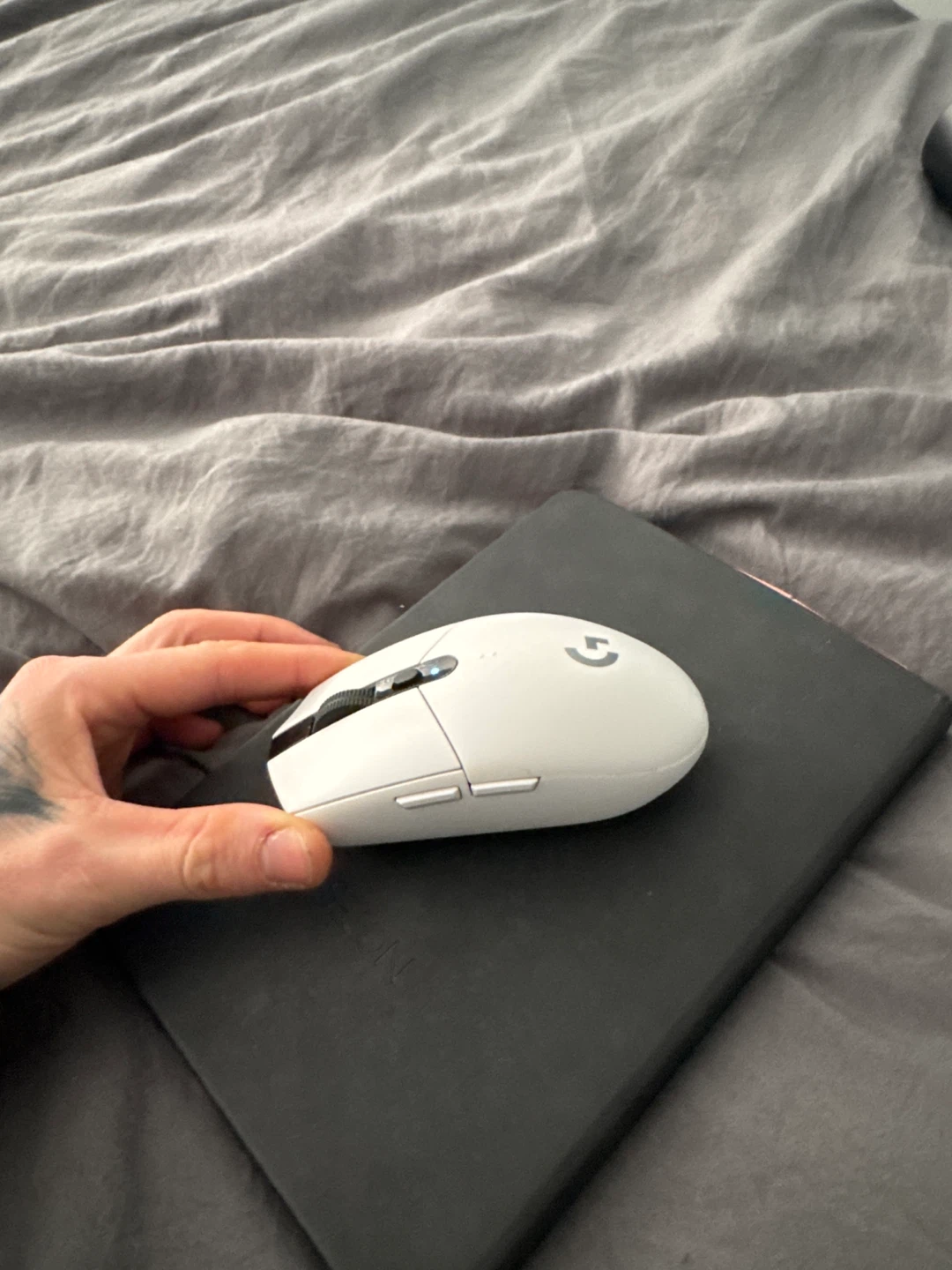 Logitech G305 Wireless Gaming Mouse - White - photo 3