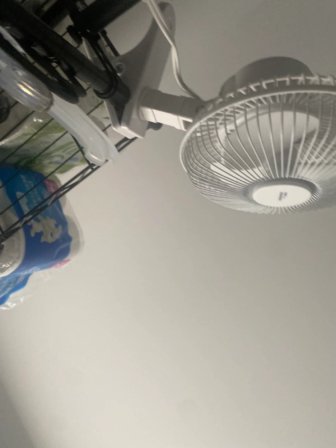 White Portable Clip On Desk Fan - photo 2