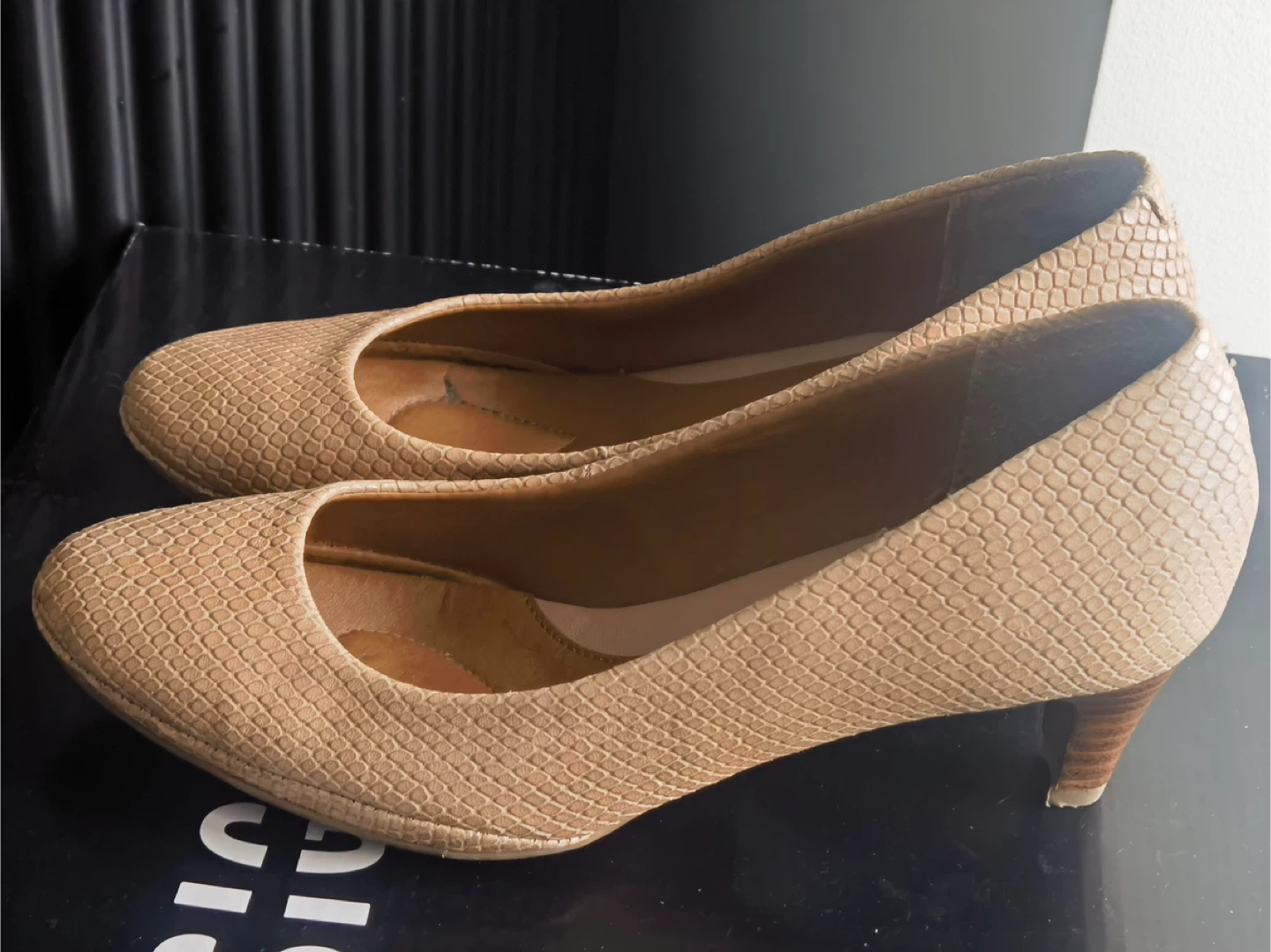 Sofft Women's Tan Snake Print Heels US7.5