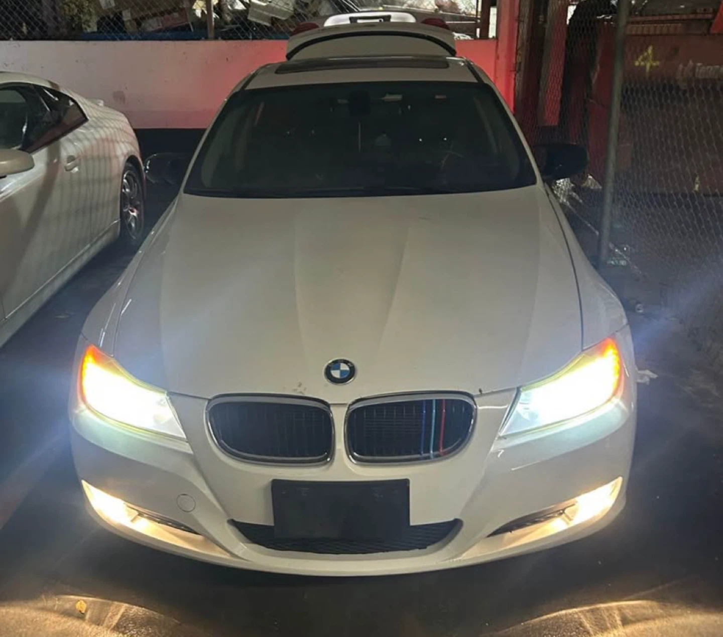 White 2011 BMW 323i Sedan - photo 5